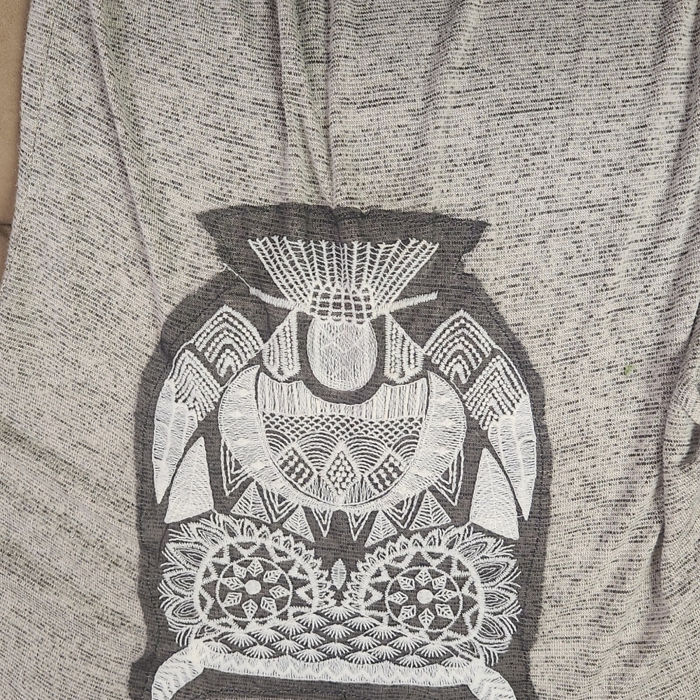 Teen bell 3/4 sleeve shirt. Size medium. Super soft material.